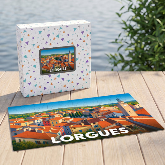 Puzzle souvenir de la ville de Lorgues présentant une illustration colorée de ses toits provençaux et de son clocher.