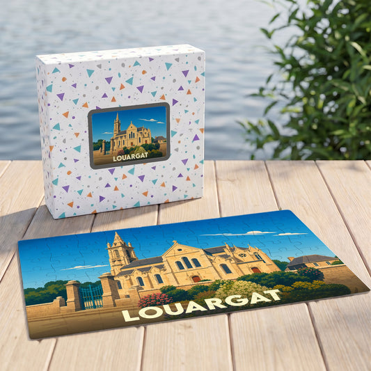 Puzzle souvenir de la ville de Louargat avec une illustration stylisée de son église.