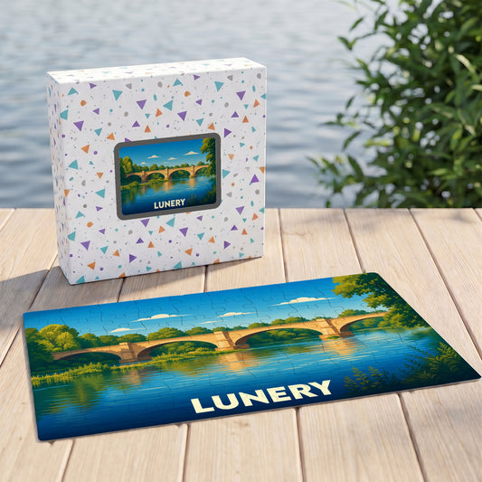 Puzzle souvenir de la ville de Lunery illustrant un pont en arche au bord de l'eau.