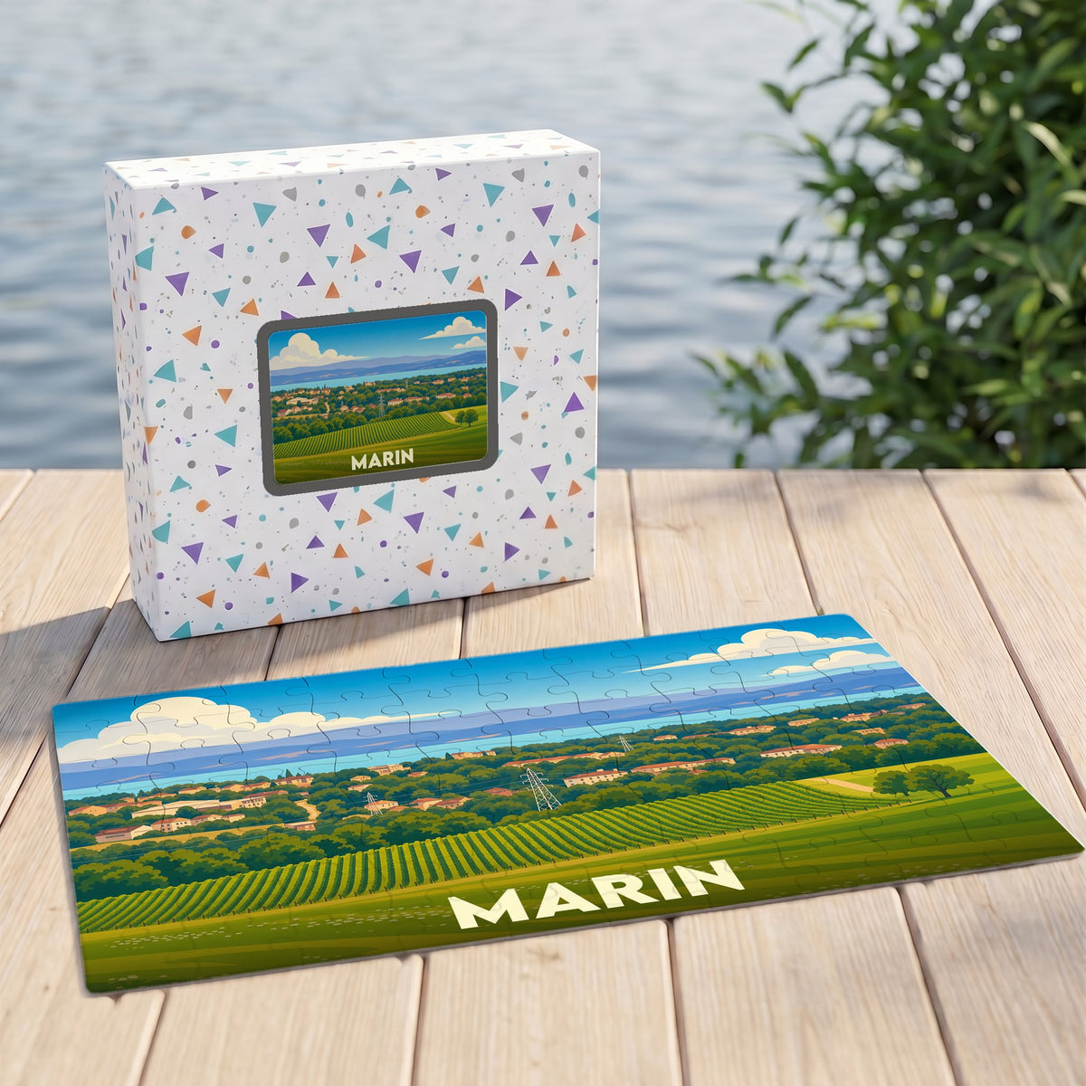 Puzzle souvenir de la ville de Marin avec une illustration stylisée de son paysage de vignobles.