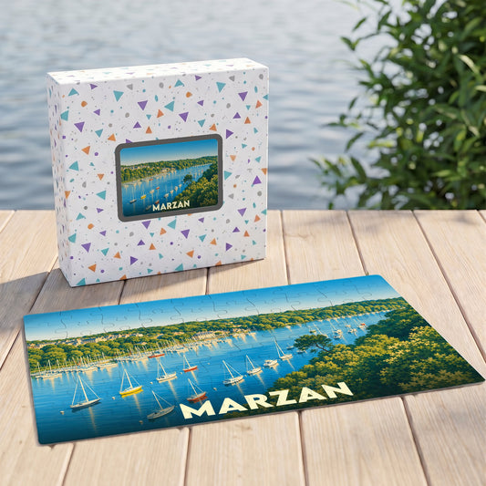 Puzzle souvenir de la ville de Marzan illustrant un port de plaisance ensoleillé.