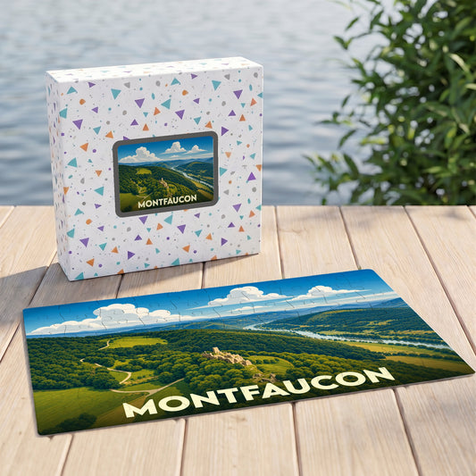 Puzzle souvenir de la ville de Montfaucon avec une illustration panoramique d'un paysage verdoyant.