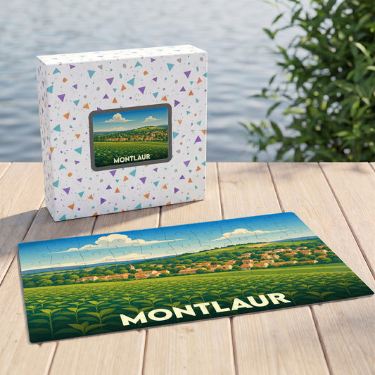 Puzzle souvenir de la ville de Montlaur avec une illustration champêtre stylisée.