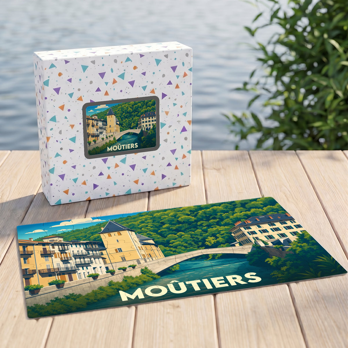 Puzzle souvenir de la ville de Moûtiers avec une illustration stylisée d'un pont et de bâtiments colorés.
