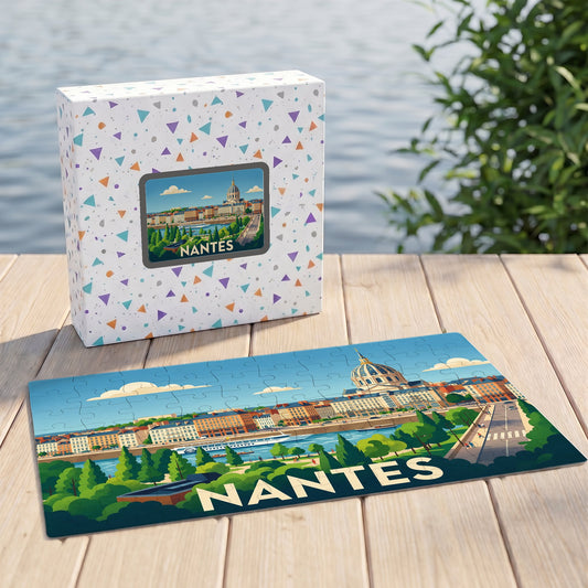 Puzzle souvenir de la ville de Nantes avec une illustration stylisée et sa boîte assortie.