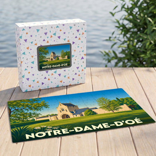 Puzzle souvenir de la ville de Notre-Dame-d'Oé avec une illustration stylisée d'un bâtiment historique.