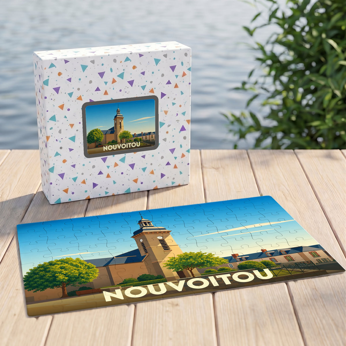 Puzzle souvenir de la ville de Nouvoitou avec une illustration stylisée d'un clocher et de son église.