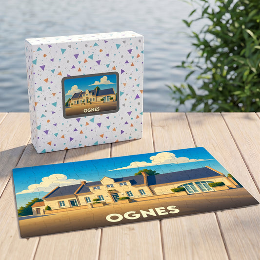Puzzle souvenir de la ville d'Ognes avec une illustration stylisée d'une grande demeure sous un ciel azur.