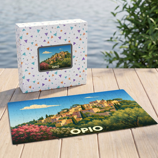 Puzzle souvenir de la ville d'Opio avec une illustration colorée et stylisée d'un village perché.