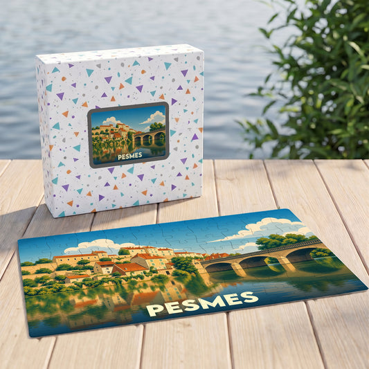 Puzzle souvenir de la ville de Pesmes illustrant ses maisons et son pont sur l'eau dans un style coloré.