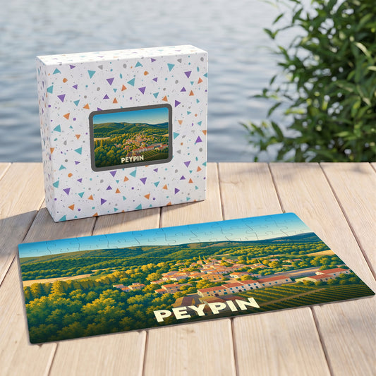 Puzzle souvenir de la ville de Peypin représentant un paysage ensoleillé et verdoyant, accompagné de sa boîte assortie.