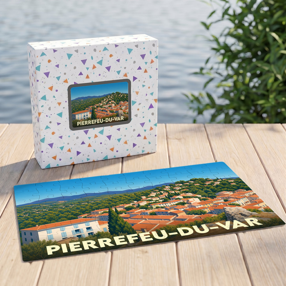 Puzzle souvenir de la ville de Pierrefeu-du-Var avec une illustration stylisée de ses toits provençaux.