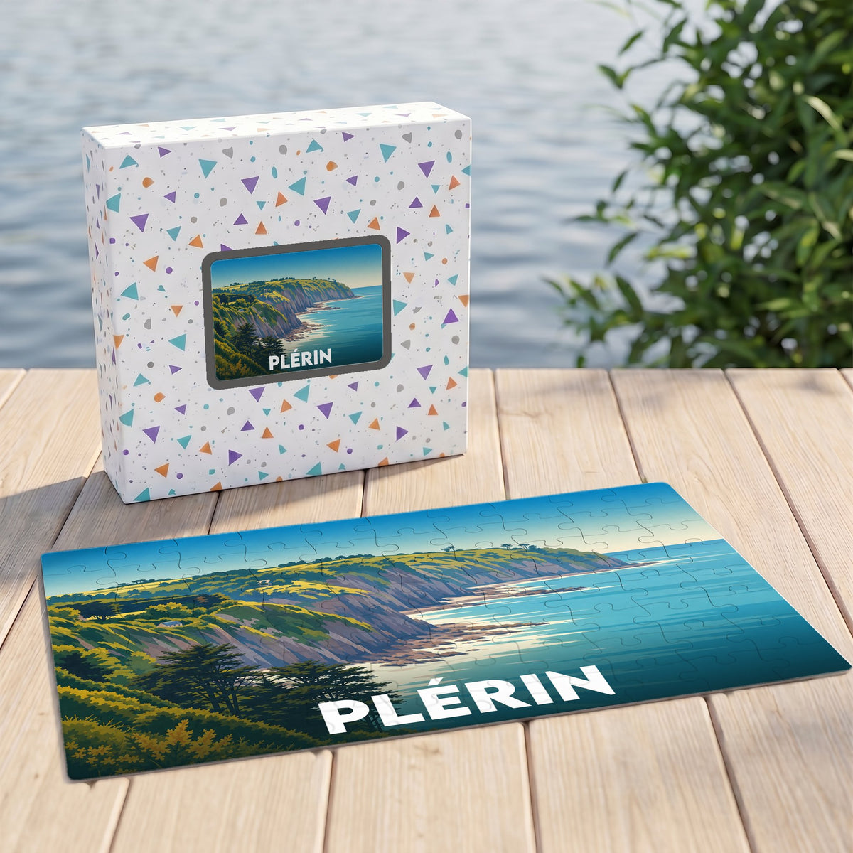 Puzzle souvenir de la ville de Plérin illustrant un paysage côtier escarpé dans un style graphique épuré.
