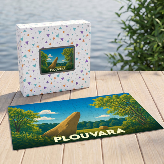 Puzzle souvenir de la ville de Plouvara avec une illustration stylisée d'un menhir dans la campagne.