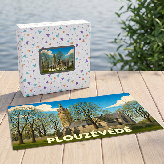 Puzzle souvenir de la ville de Plouzévédé illustré d'une église de style breton.