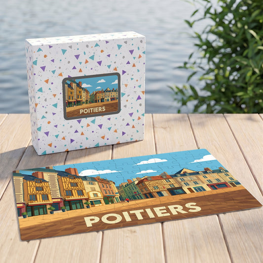 Puzzle souvenir de la ville de Poitiers illustrant une place aux maisons médiévales colorées.