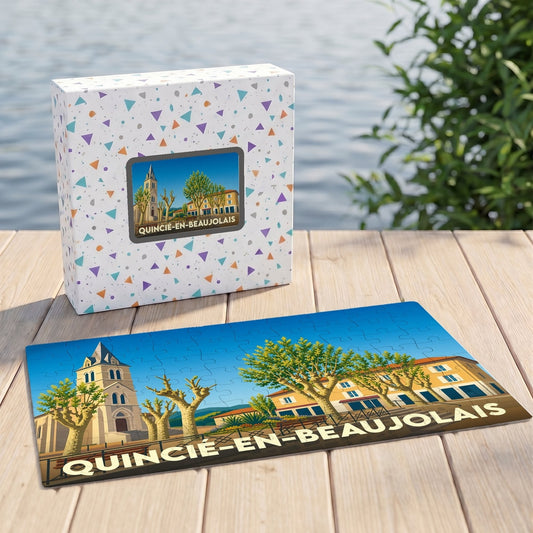 Puzzle souvenir de la ville de Quincié-en-Beaujolais avec une illustration stylisée et sa boîte assortie.