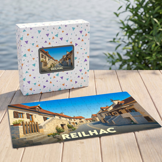 Puzzle souvenir de la ville de Reilhac avec une illustration stylisée d'une rue ensoleillée.