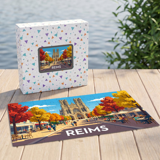 Puzzle souvenir de la ville de Reims avec une illustration stylisée de sa cathédrale et de terrasses en automne.