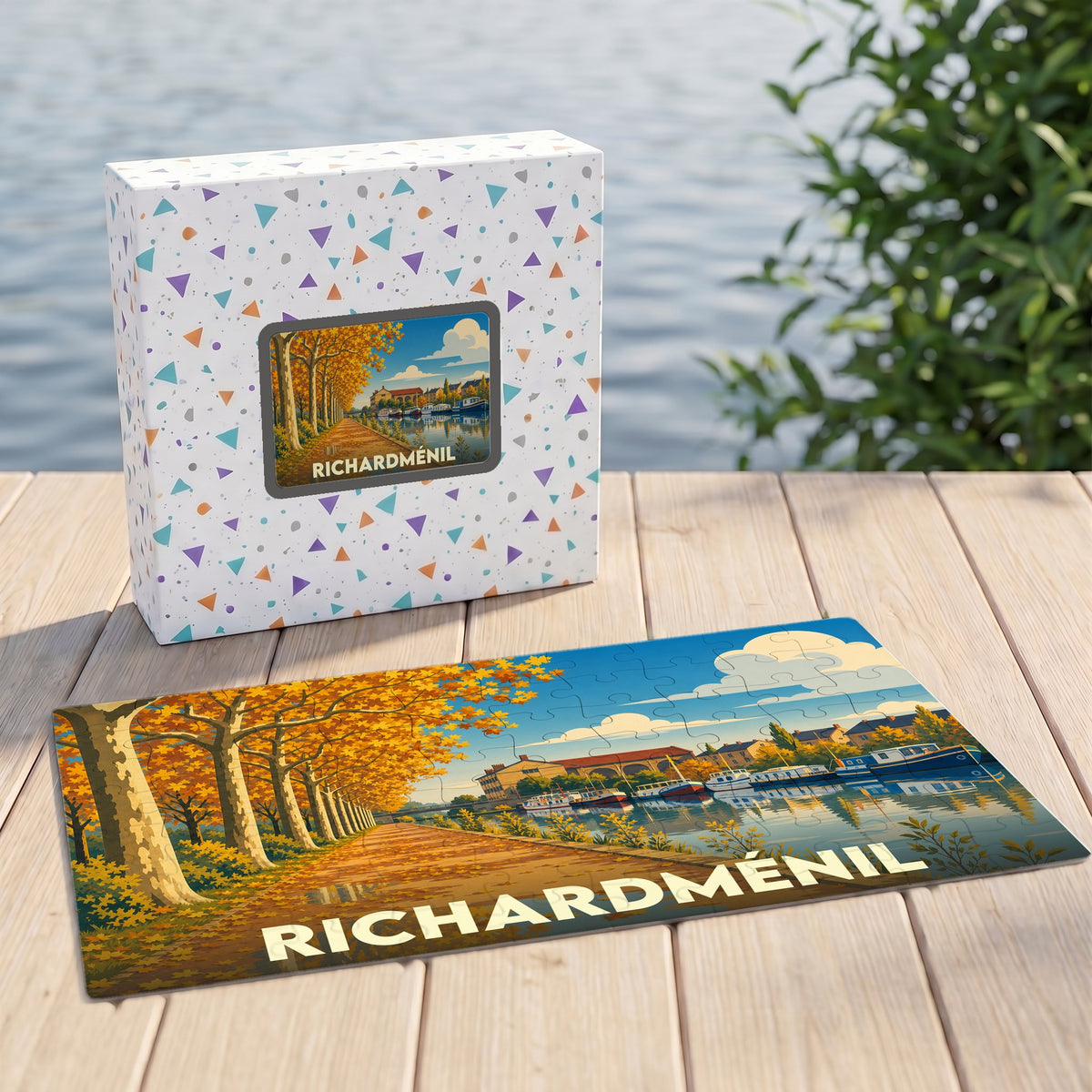 Puzzle souvenir de la ville de Richardménil représentant une illustration automnale du canal et de ses péniches.