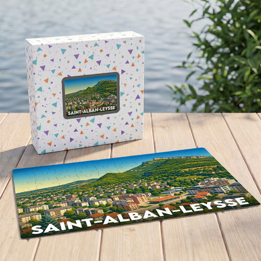 Puzzle souvenir de la ville de Saint-Alban-Leysse illustrant un paysage urbain au pied des montagnes.