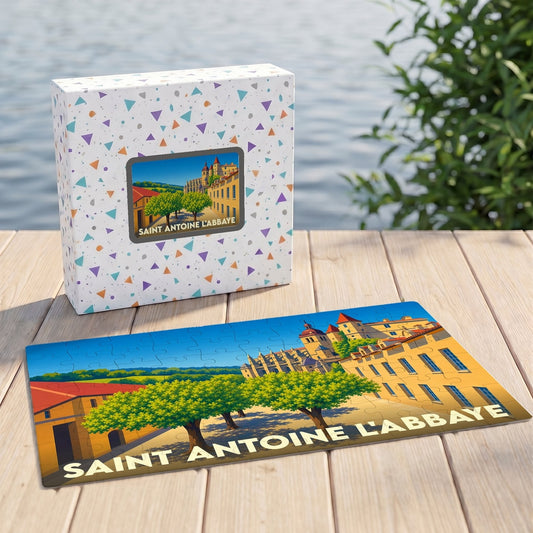 Puzzle souvenir de Saint-Antoine-l'Abbaye présentant une illustration stylisée du village et de son abbaye.