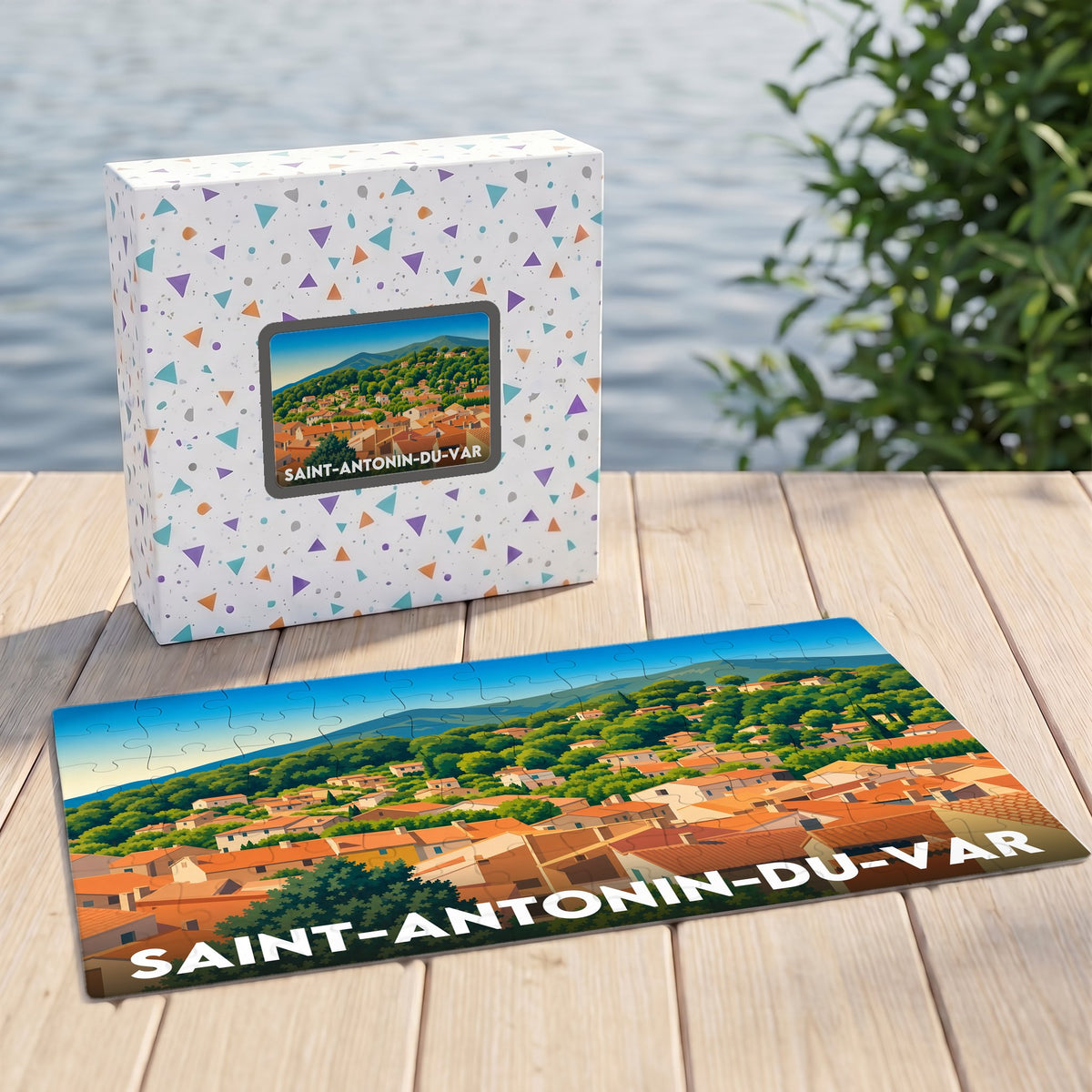 Puzzle souvenir de la ville de Saint-Antonin-du-Var avec son illustration stylisée et sa boîte assortie.
