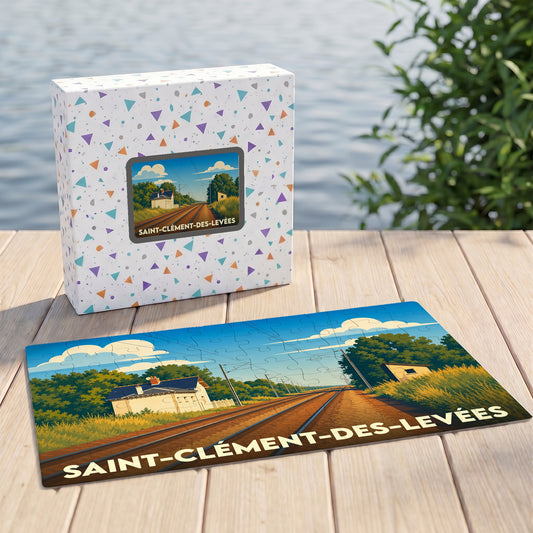 Puzzle souvenir de la ville de Saint-Clément-des-Levées avec une illustration stylisée d'un paysage ferroviaire.