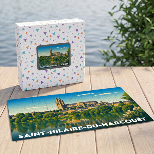 Puzzle souvenir de la ville de Saint-Hilaire-du-Harcouët illustrant son église et ses reflets sur l'eau.