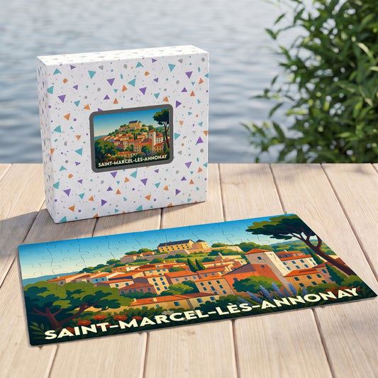 Puzzle souvenir de la ville de Saint-Marcel-lès-Annonay avec une illustration stylisée d'un village perché.