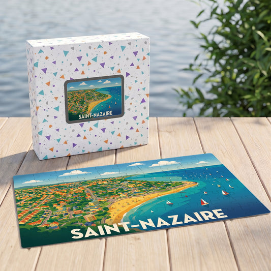 Puzzle souvenir de la ville de Saint-Nazaire accompagné de sa boîte illustrée d'un panorama côtier stylisé.