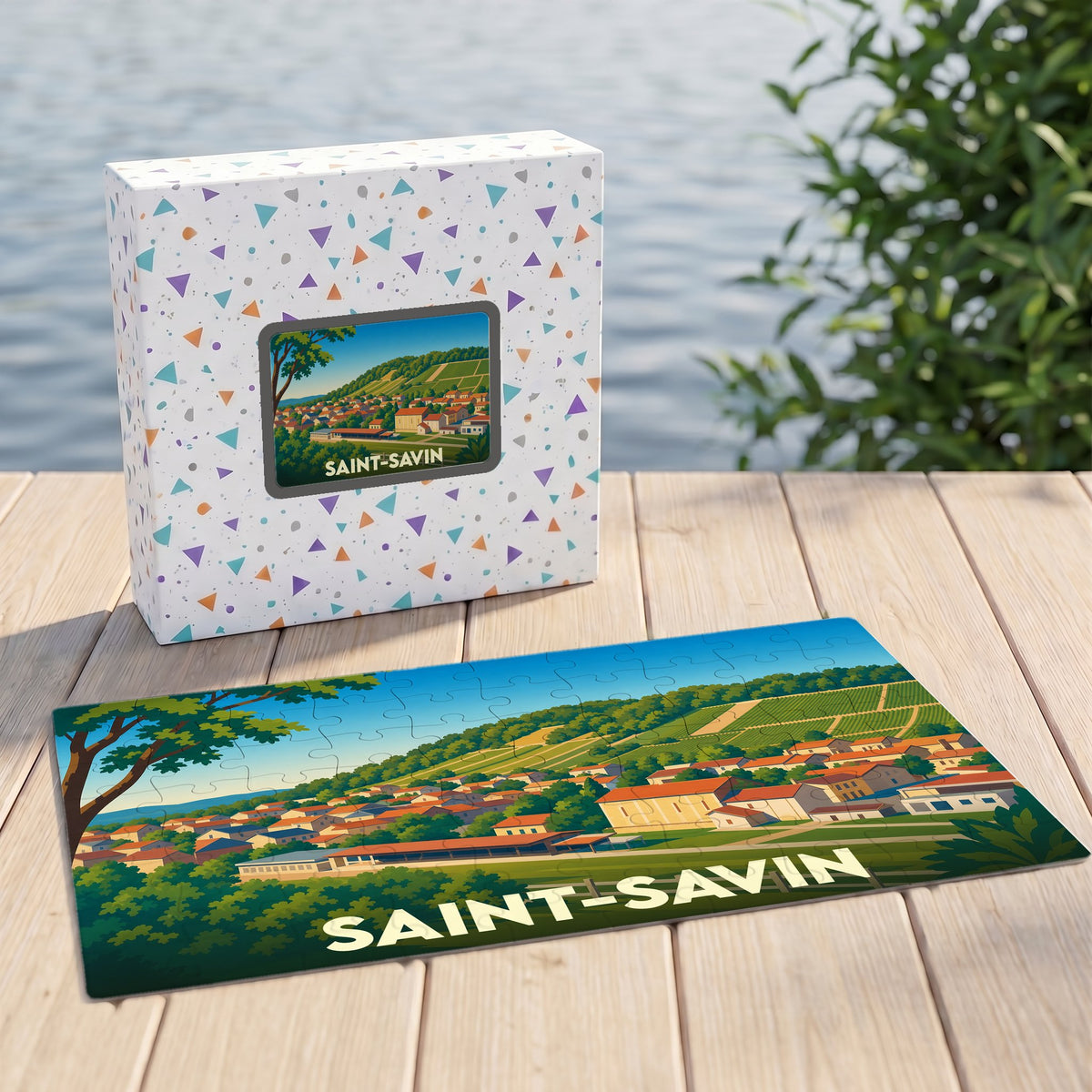 Puzzle souvenir de la ville de Saint-Savin avec une illustration stylisée de son paysage urbain et de ses collines.