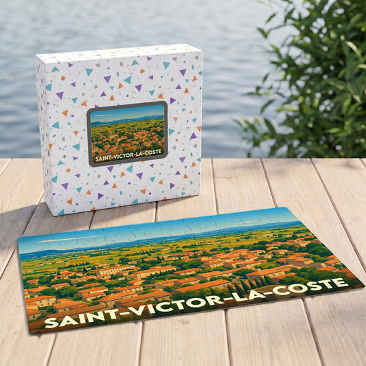 Puzzle souvenir de la ville de Saint-Victor-la-Coste avec une illustration panoramique stylisée.