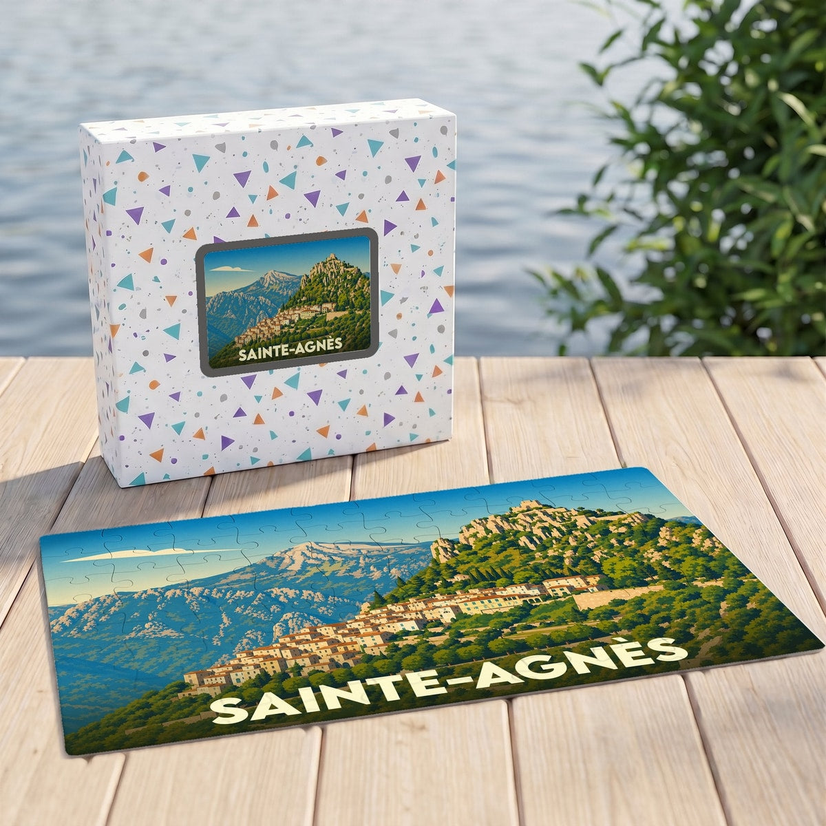 Puzzle souvenir de la ville de Sainte-Agnès avec une illustration de son village perché en montagne.
