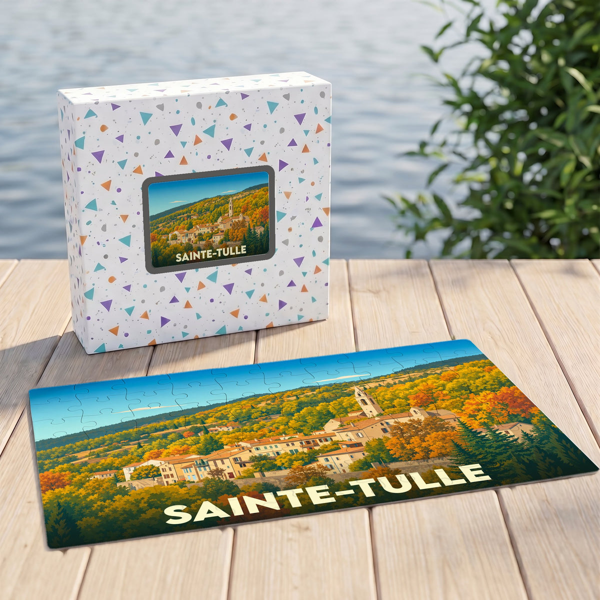 Puzzle souvenir de la ville de Sainte-Tulle illustrant un paysage automnal sur un quai en bois.