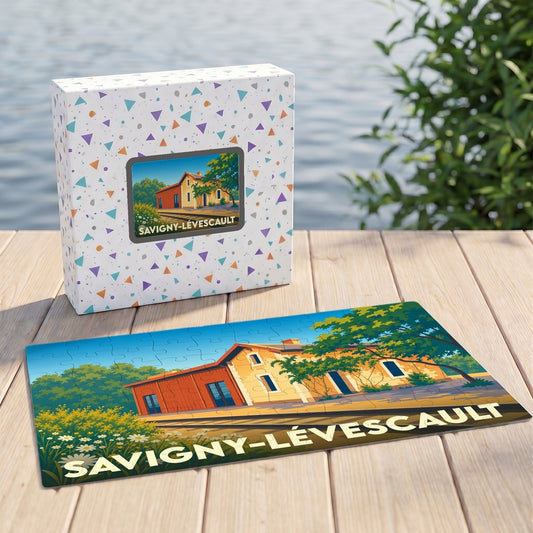 Puzzle souvenir de la ville de Savigny-Lévescault avec une illustration stylisée d'un bâtiment ensoleillé.