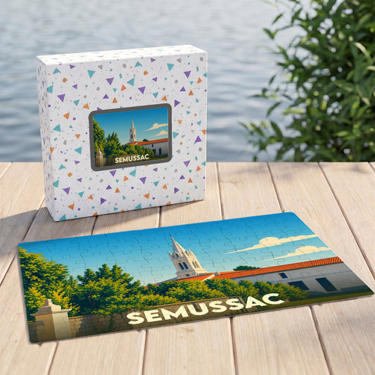 Puzzle souvenir de la ville de Semussac illustré d'un paysage stylisé et accompagné de sa boîte assortie.
