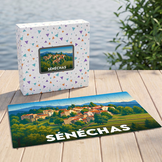 Puzzle souvenir de la ville de Sénéchas présentant une illustration stylisée d'un village provençal.