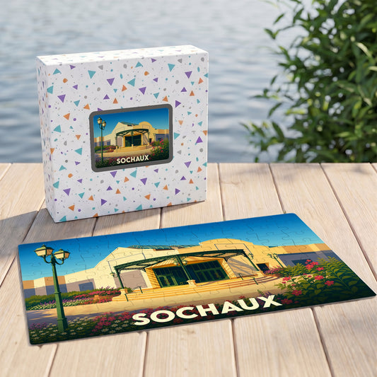 Puzzle souvenir de la ville de Sochaux avec une illustration stylisée d'un bâtiment emblématique.
