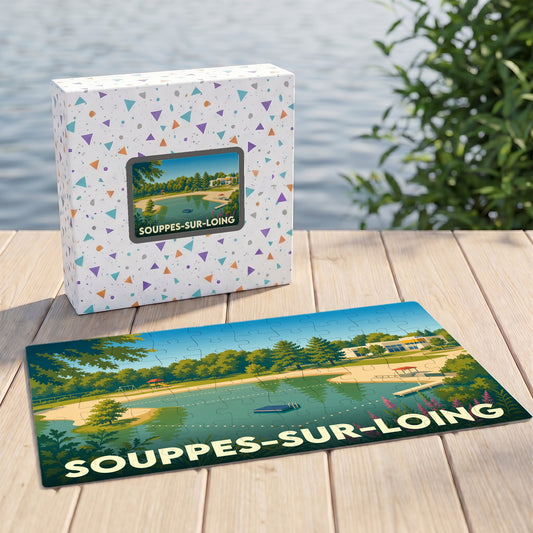 Puzzle souvenir de la ville de Souppes-sur-Loing avec une illustration stylisée de son plan d'eau.