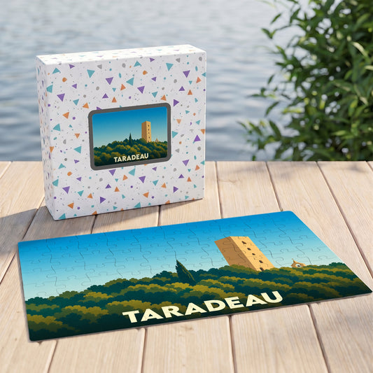 Puzzle souvenir de la ville de Taradeau avec une illustration stylisée d'une tour dominant la forêt.