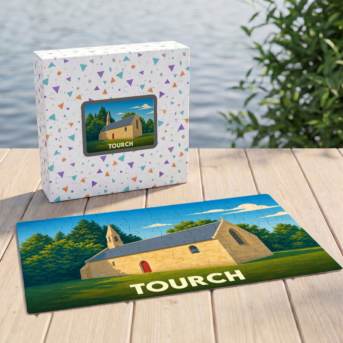 Puzzle souvenir de la ville de Tourch représentant son église avec une illustration stylisée.