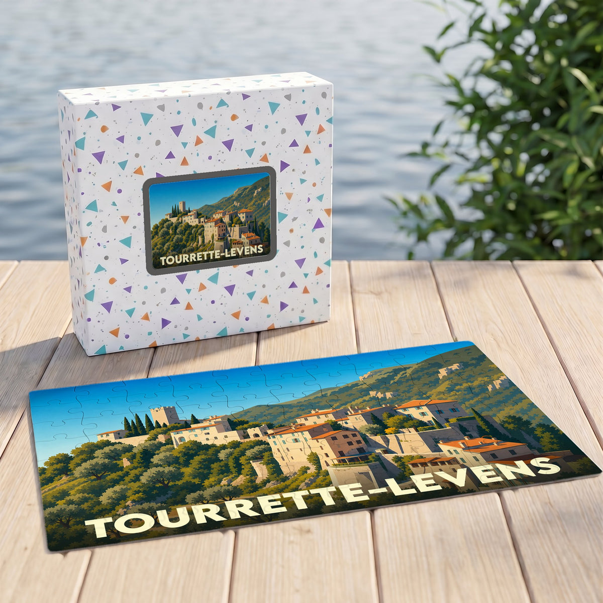 Puzzle souvenir de la ville de Tourrette-Levens avec une illustration stylisée d'un village perché.