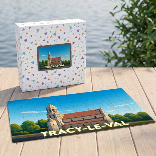 Puzzle souvenir de la ville de Tracy-le-Val avec une illustration stylisée de son église.