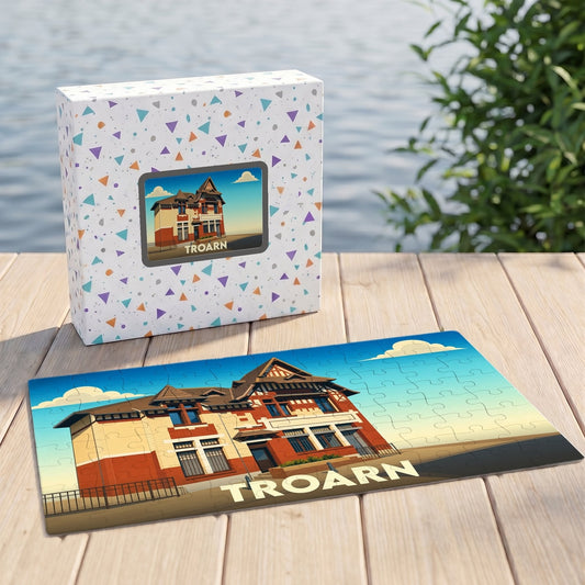 Puzzle souvenir de la ville de Troarn avec une illustration stylisée d'un bâtiment remarquable.