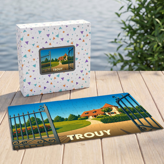 Puzzle souvenir de la ville de Trouy avec une illustration stylisée représentant une maison derrière une grille ouverte.
