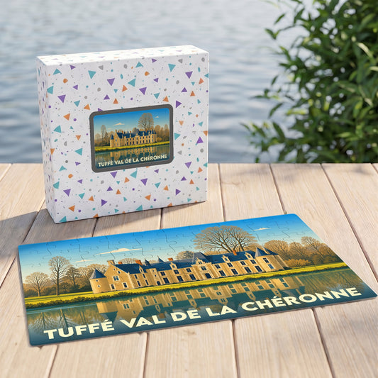 Puzzle souvenir de la ville de Tuffé Val de la Chéronne avec une illustration stylisée d'un château se reflétant sur l'eau.
