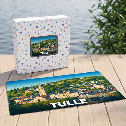 Puzzle souvenir de la ville de Tulle avec une illustration panoramique stylisée.