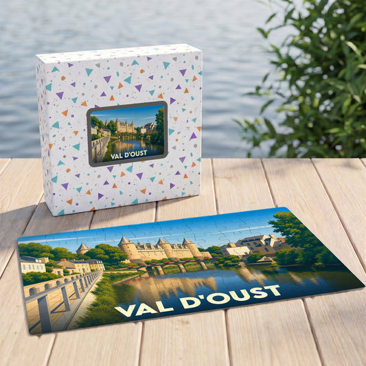 Puzzle souvenir de la commune de Val d'Oust avec une illustration stylisée d'un château au bord de l'eau.
