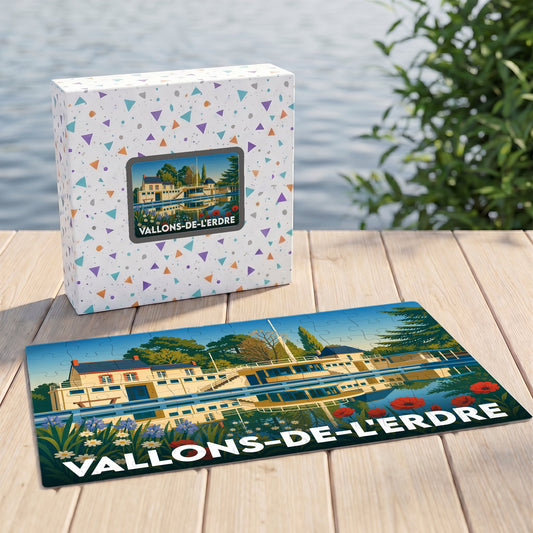 Puzzle souvenir de la commune de Vallons-de-l'Erdre avec une illustration stylisée d'un paysage de bord de l'eau.